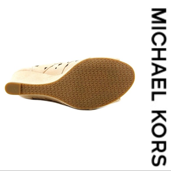 💕SALE💕Michael Kors Bisque Cage Ankle Boots - Picture 4 of 8